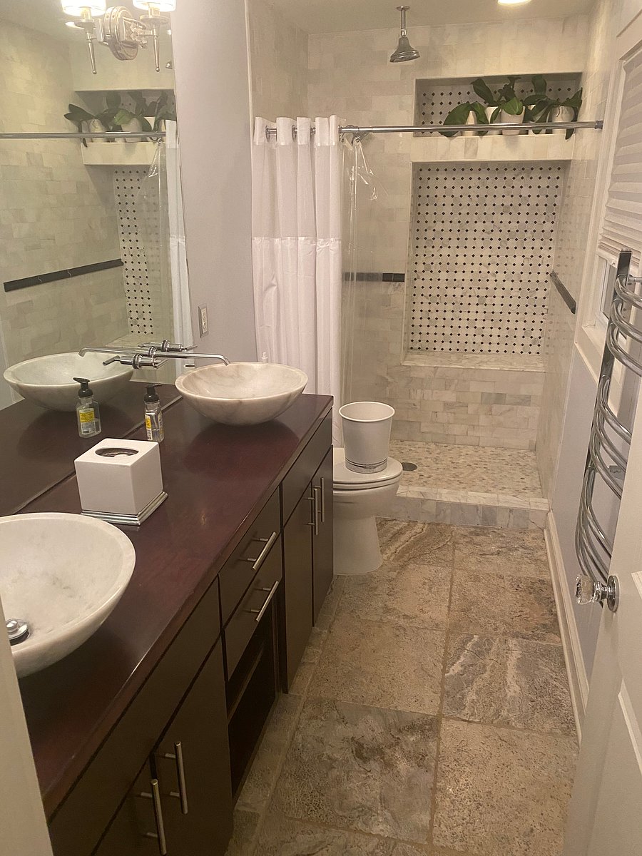 Primary en-suite four piece bathroom