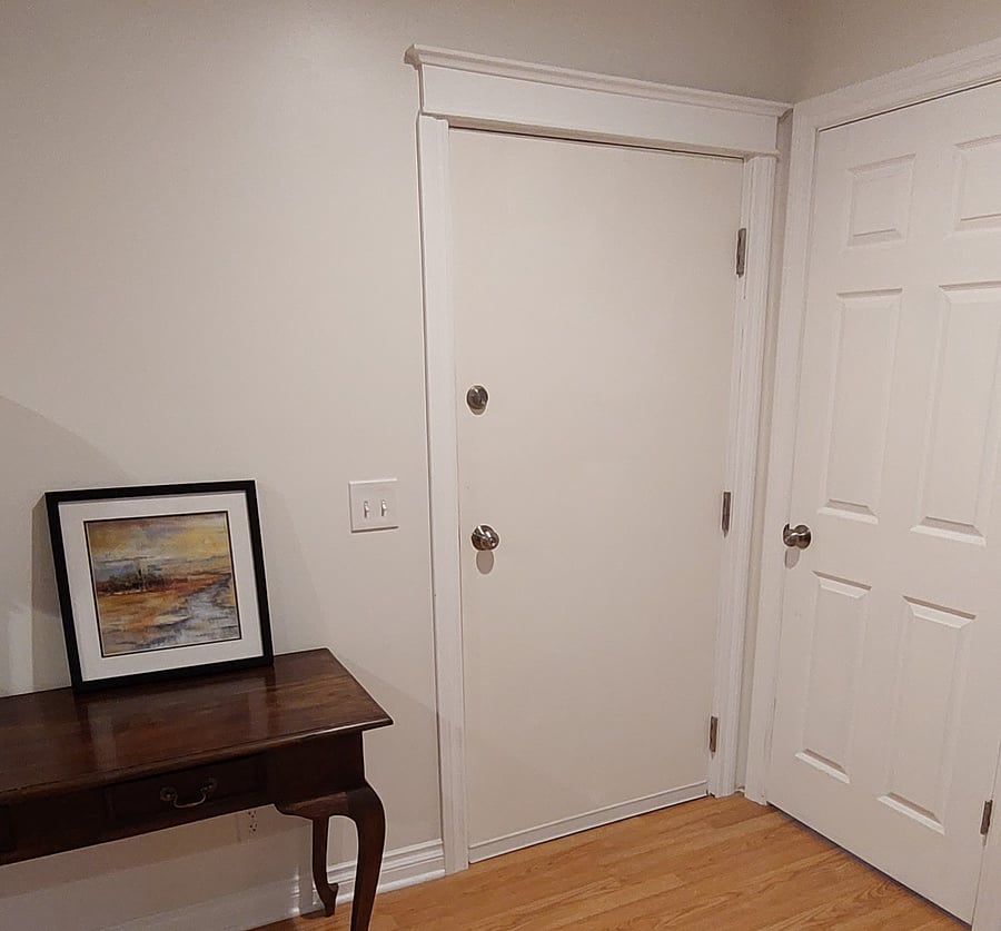 The door on the left can be removed or left hanging for a "Digital Nomad's" office and sitting room. Door on the right is Bathroom #2