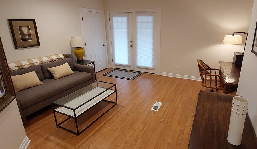 Sitting room, computer desk and entrance.