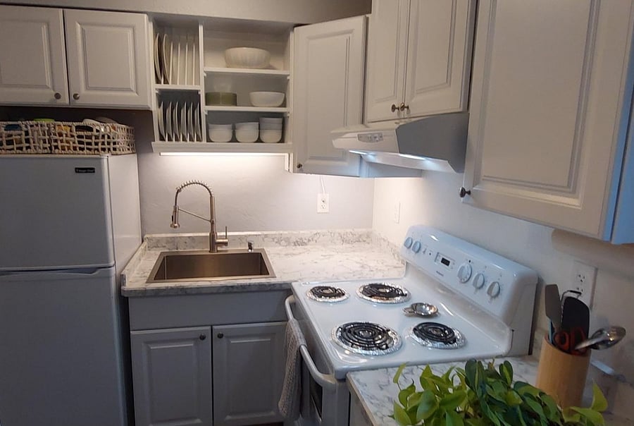 Full-Service Kitchenette