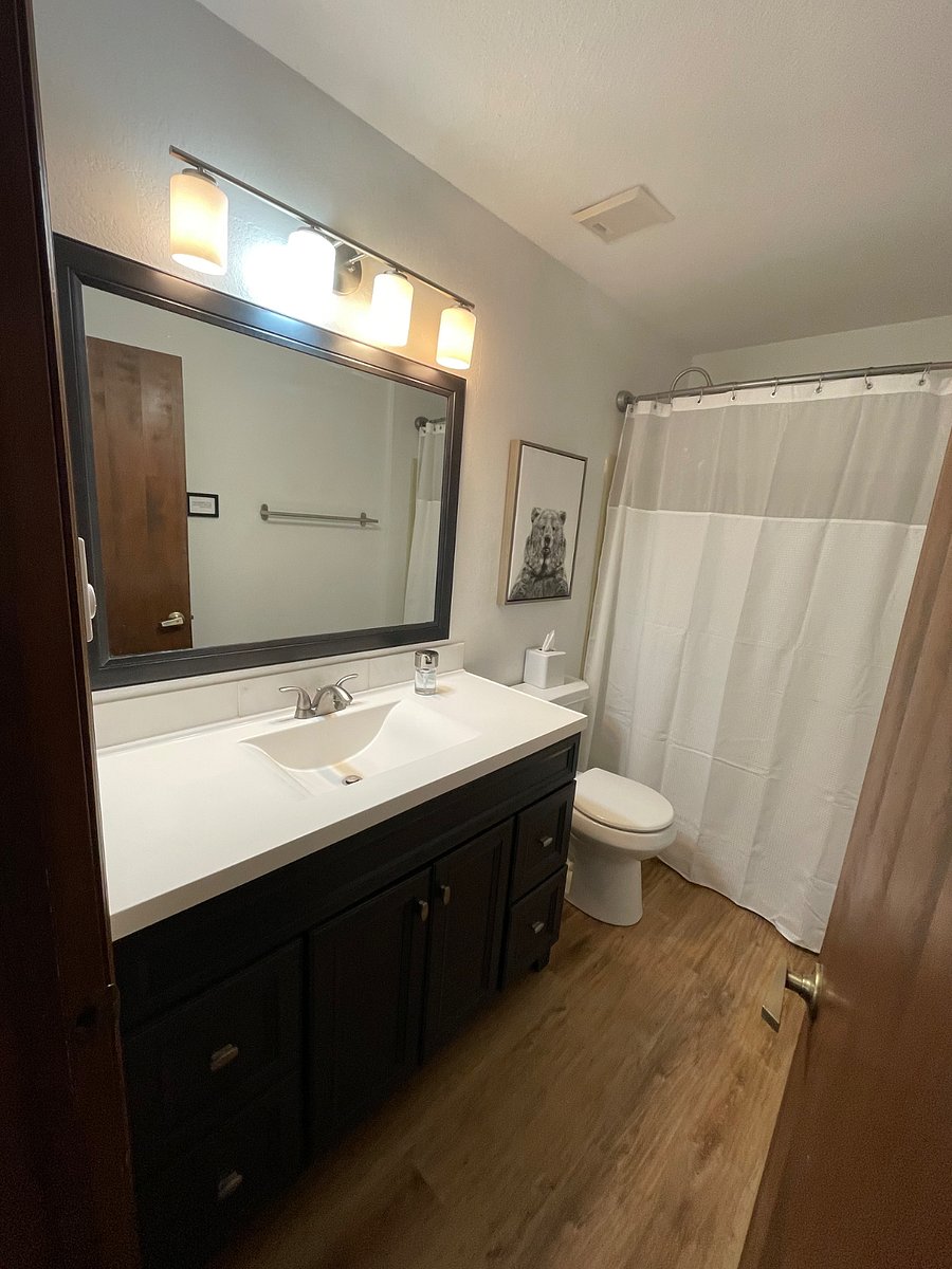1st Floor Bath