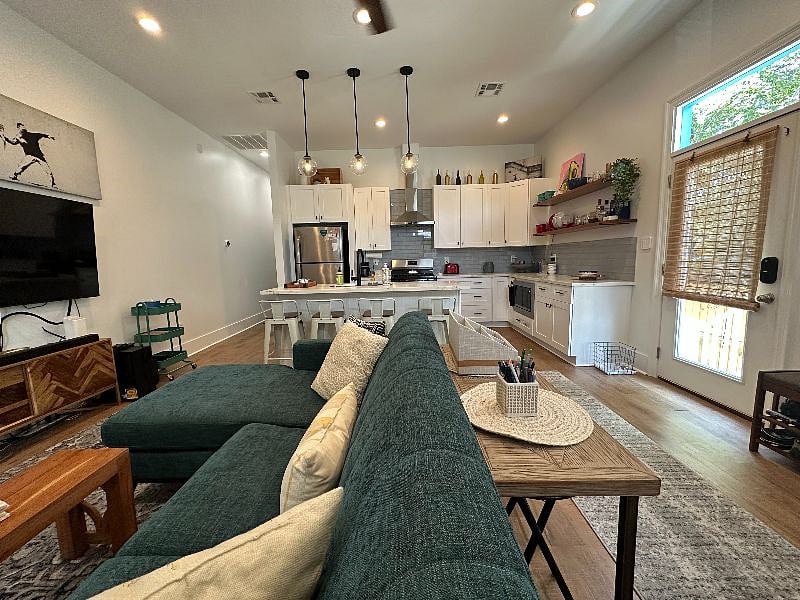 Furnished Finder property 553952_1 photo 3
