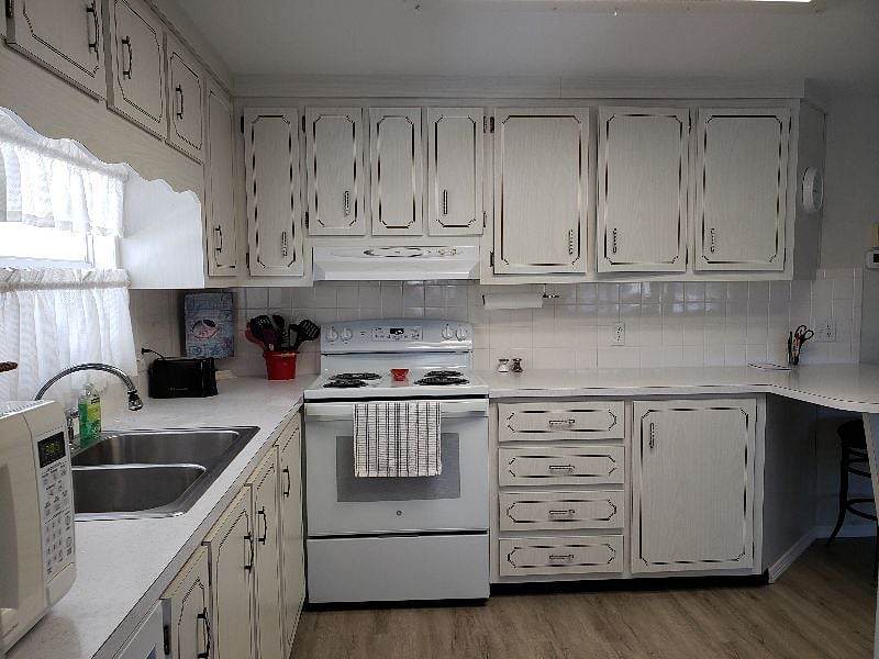 Well equipped kitchen that includes some unique supplies too. All new appliances.