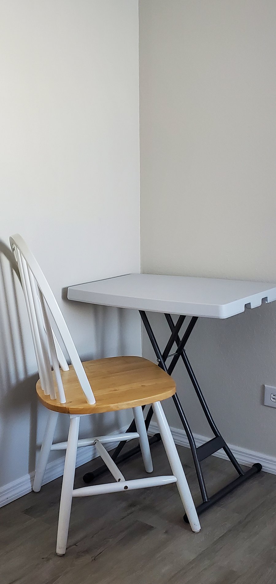 Small seating area in Guest Bedroom. Perfect for laptop or Kindle and so much more.