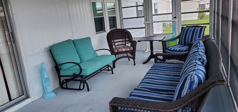 10x22 FL room has a large drying rack perfect for laundry, swim suits, beach towels and more
(chair quantity/arrangement may change without notice)