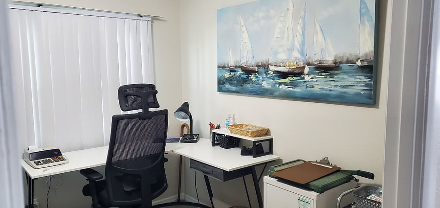 10 key calculator, desk lamp, mouse pad and more