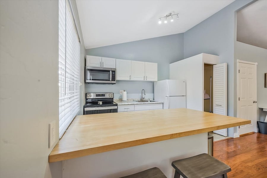 Furnished Finder property 554170_1 photo 2