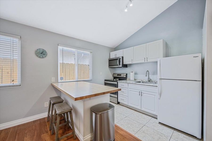 Furnished Finder property 554170_1 photo 6