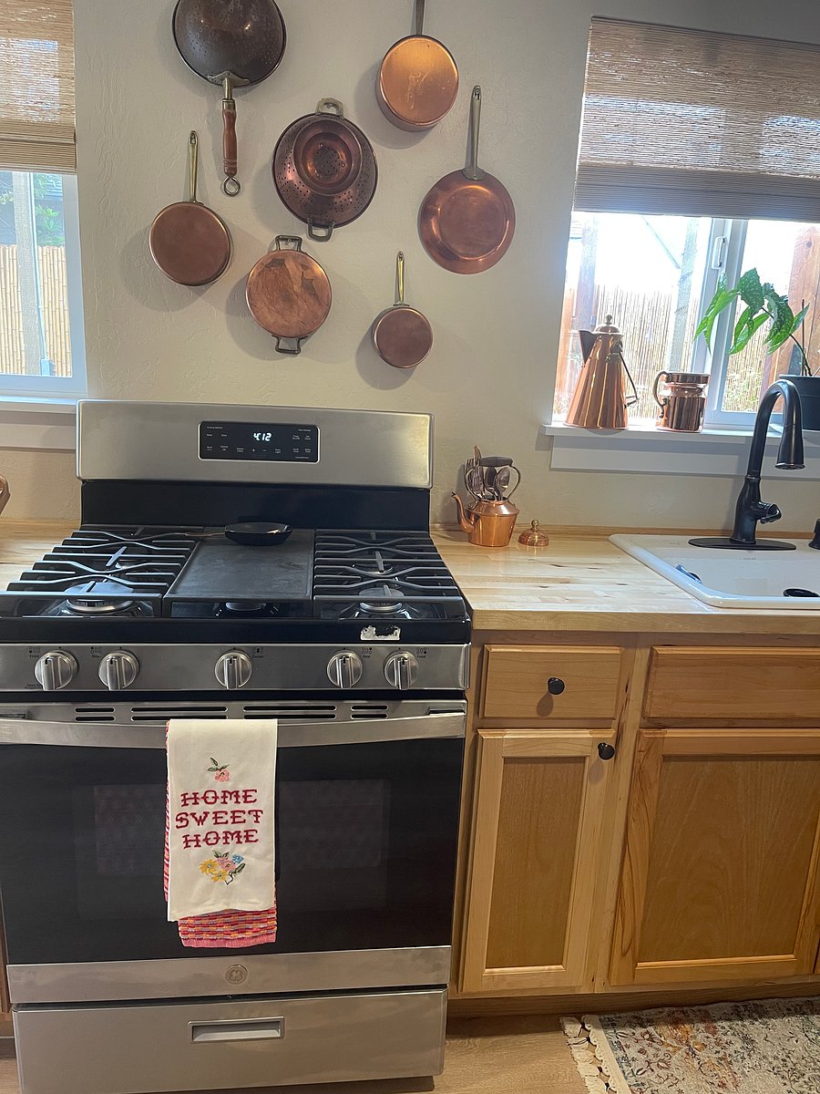 Brand new kitchen top of the line stove.