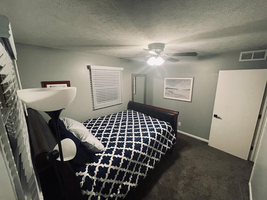 Guest Bedroom w/ Queen Bed