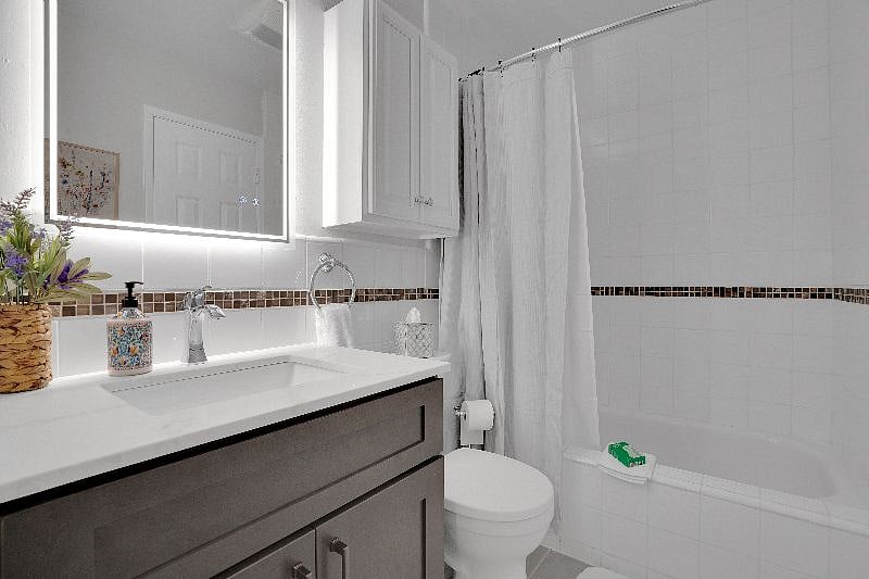 Back lighted mirror that adjusts for daytime/nighttime and brightness!