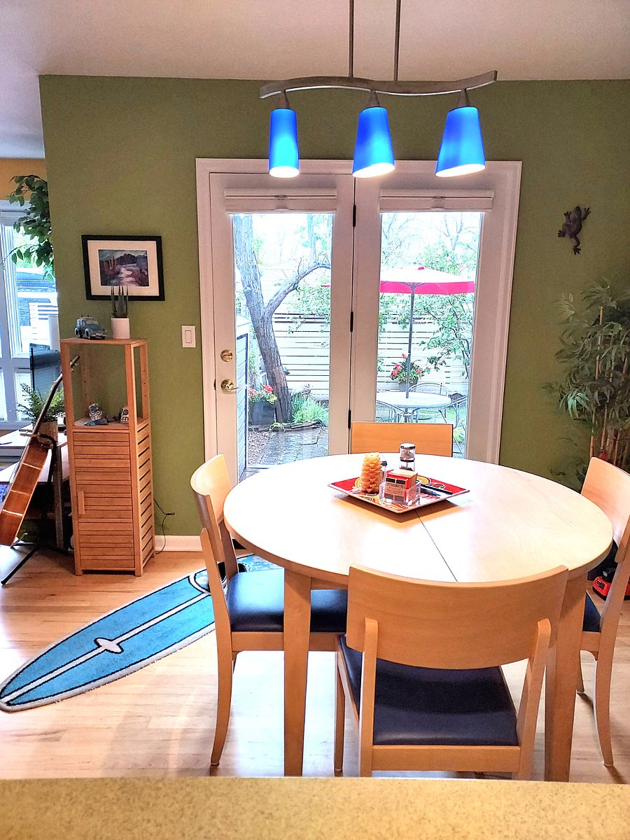 French doors from dining area lead to private back yard.