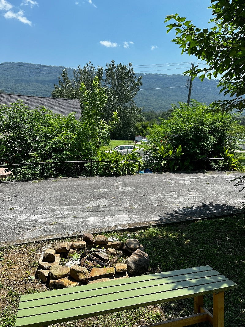 Little, private, firepit with views of Lookout Mountain.