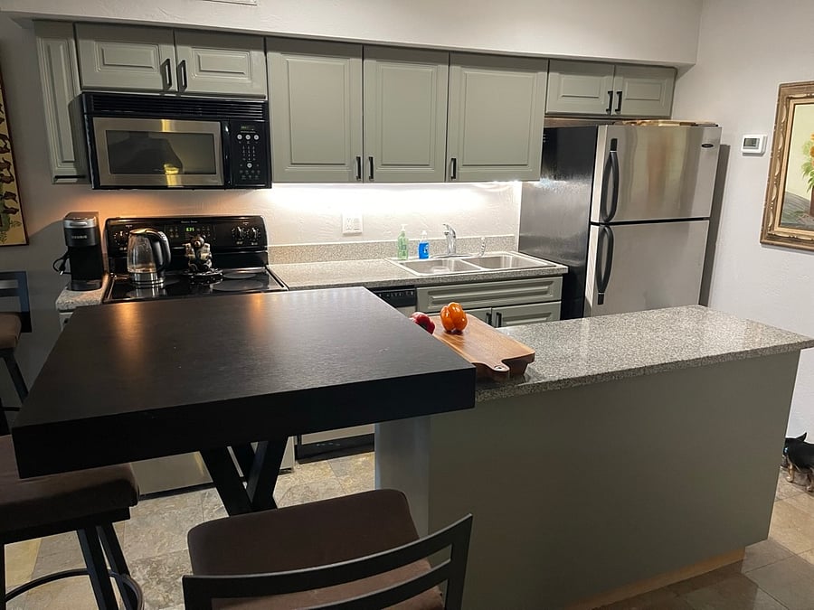 Fully equipped kitchen with newer appliances