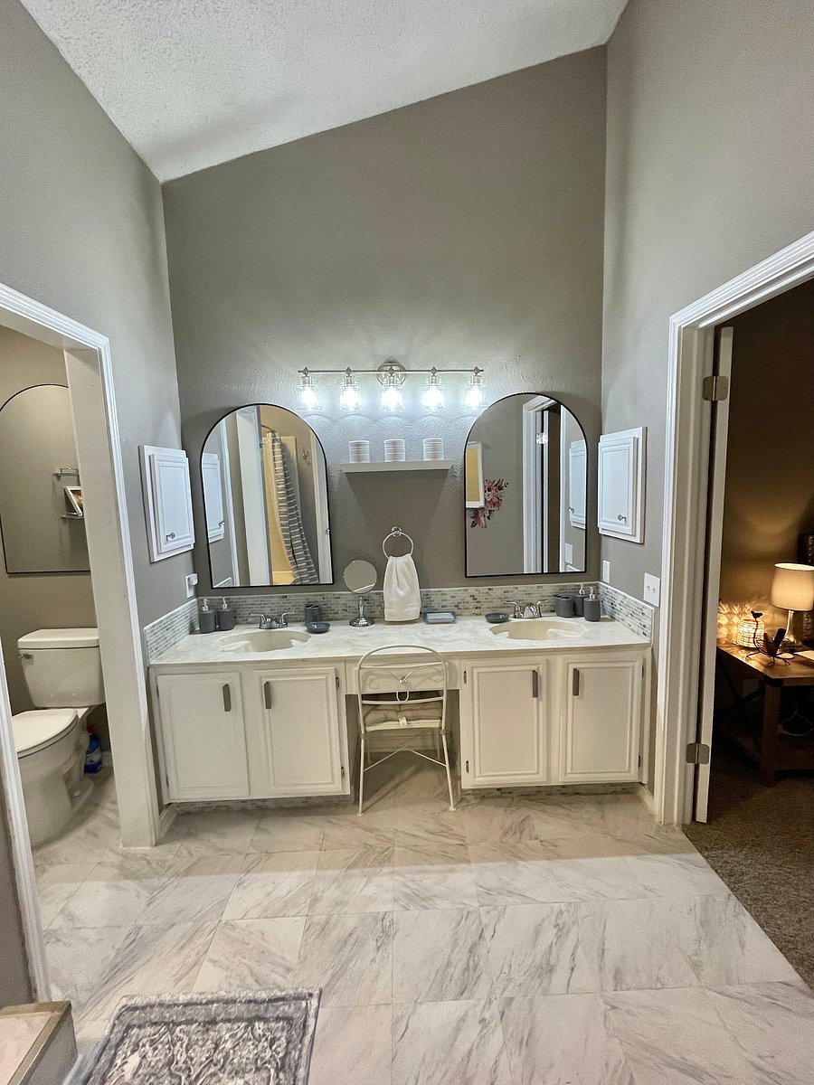 Master En-Suite - Bedroom #1