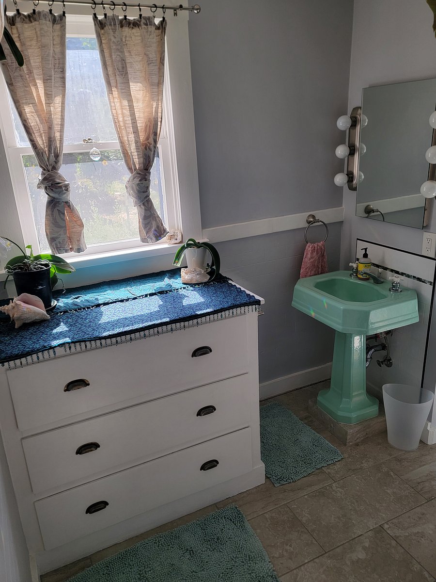 Bathroom storage
