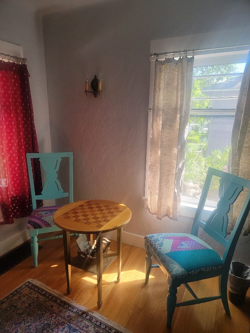 chess table (game pieces included).