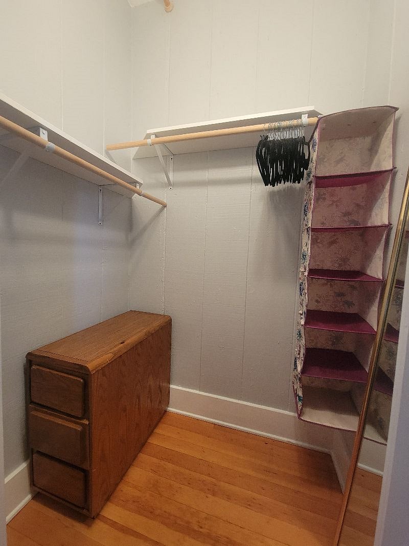 Walk-in closet in bedroom 1
