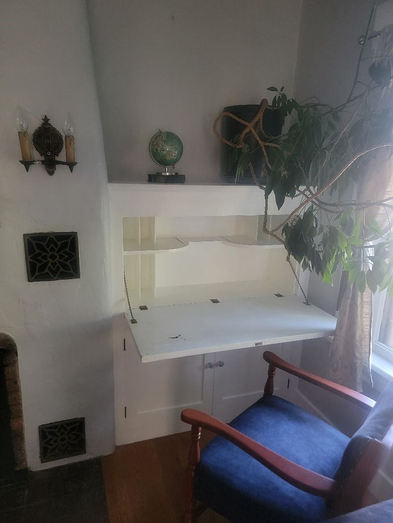 built-in "Secretary" is 2nd desk