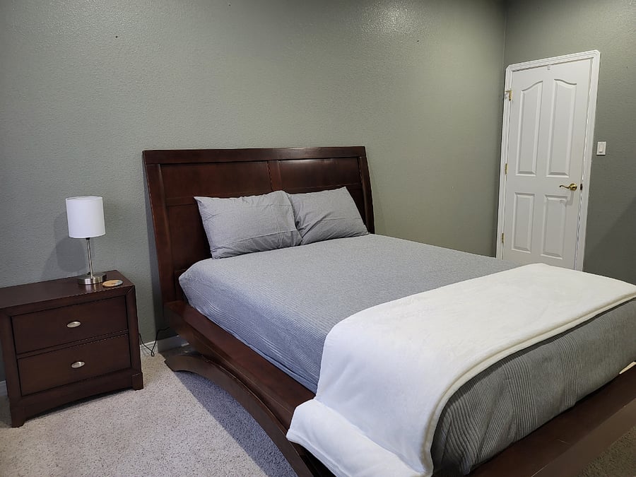 Green Bedroom, Queen Bed