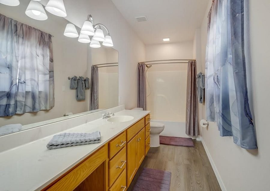 Extra large Bathroon, Tub/Shower combo.