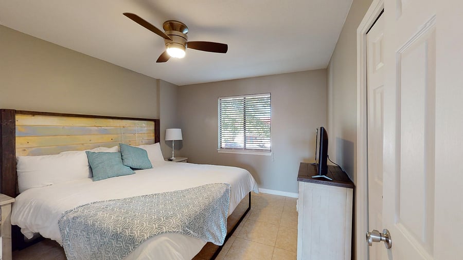 Bedroom 2 with King Bed and memory foam mattress