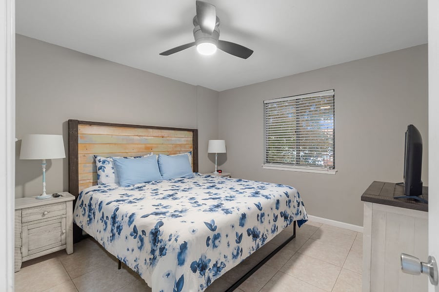 Bedroom 2 with King Bed