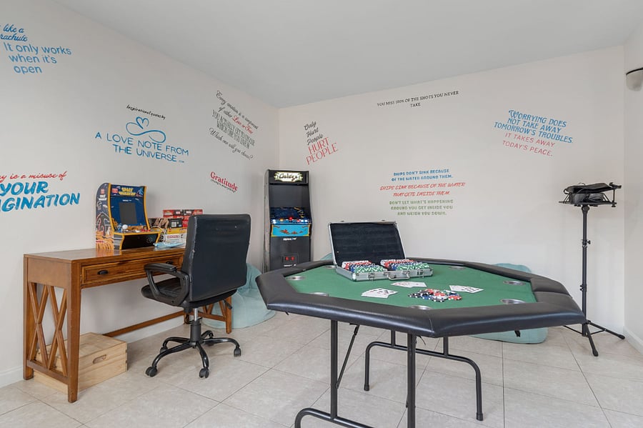 Gameroom with VR, arcade, poker, lots of Board Games, oversized jenga and Connect 4