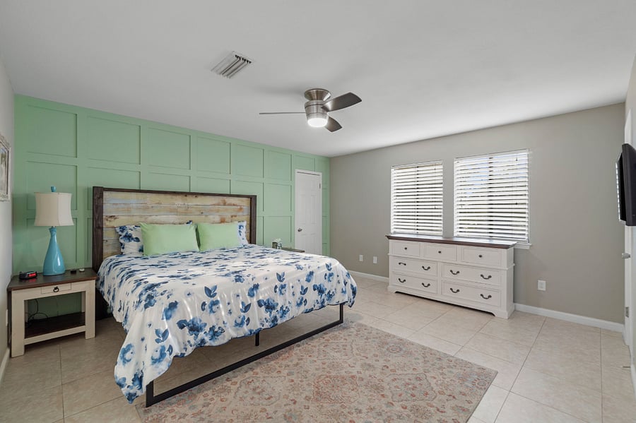Master Bedroom with king sized bed and memory foam mattress