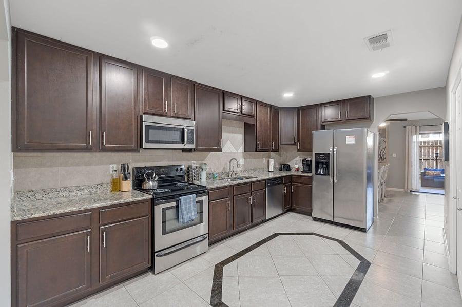 Full Sized Kitchen