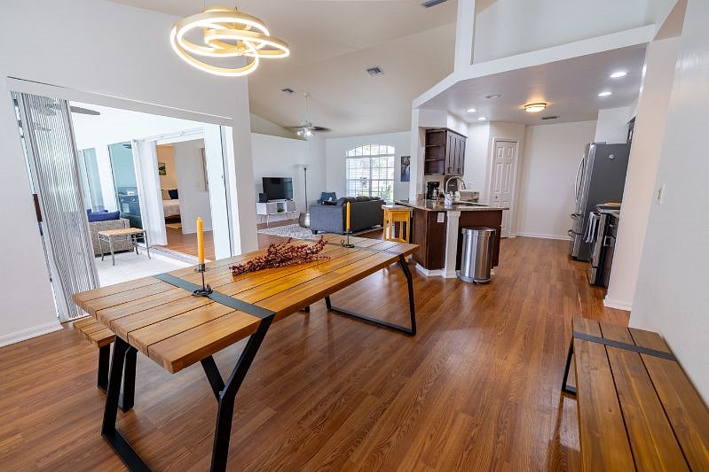Furnished Finder property 555657_1 photo 3