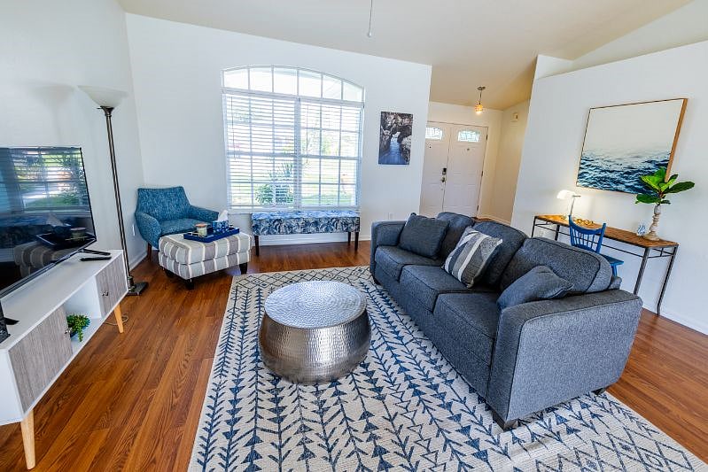 Furnished Finder property 555657_1 photo 14