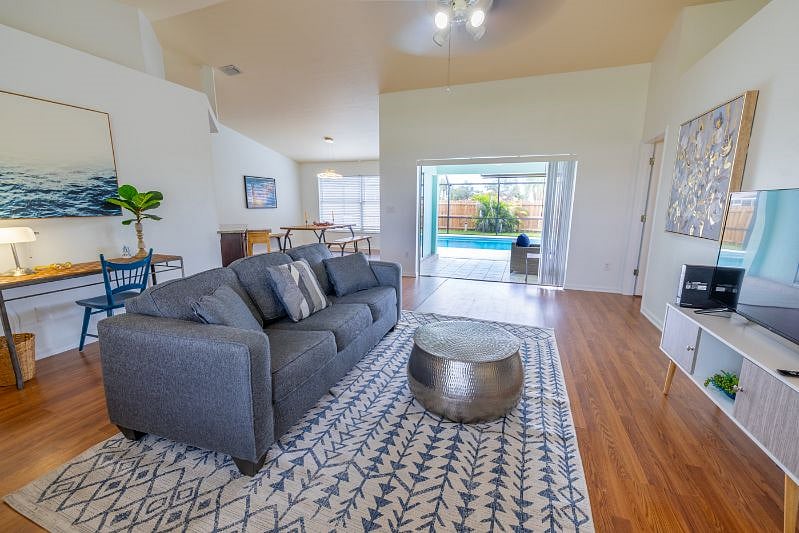 Furnished Finder property 555657_1 photo 16