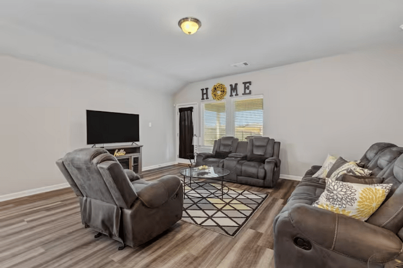 Furnished Finder property 555861_1 photo 9