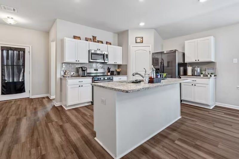 Furnished Finder property 555861_1 photo 11