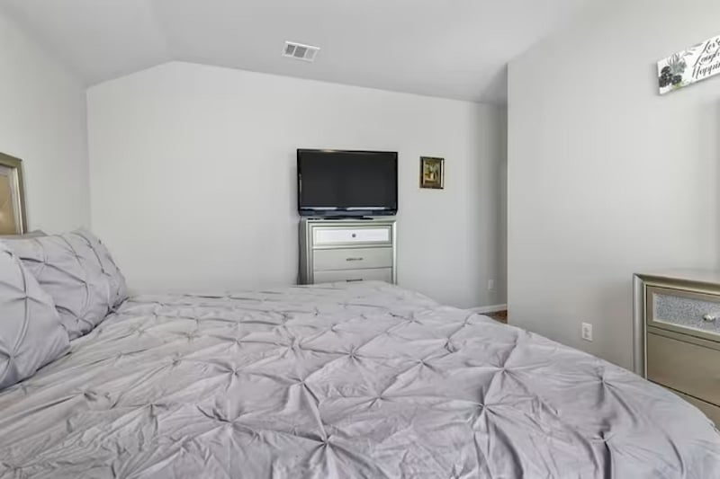 Furnished Finder property 555861_1 photo 3