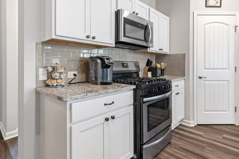 Furnished Finder property 555861_1 photo 12
