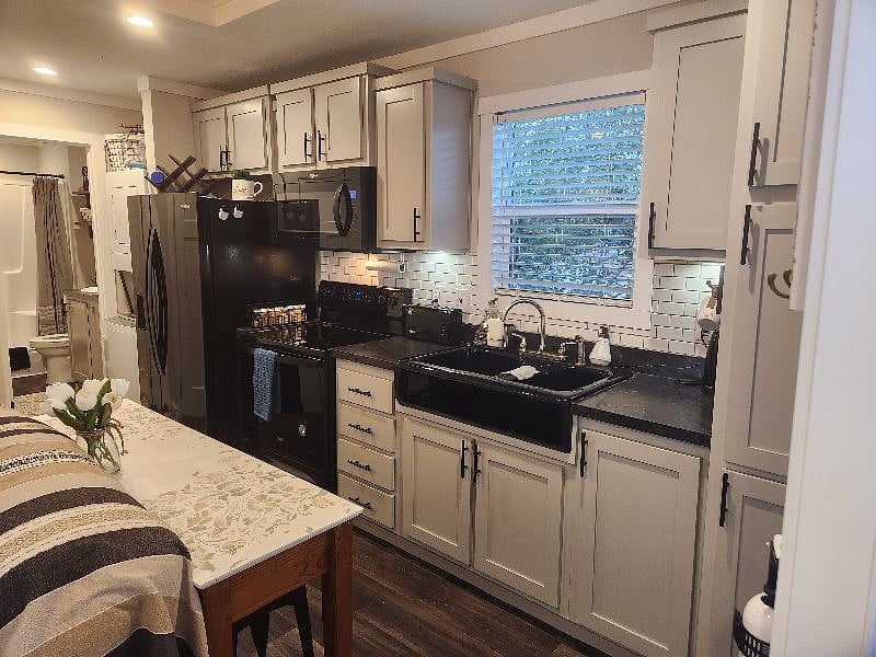 Furnished Finder property 555984_1 photo 4