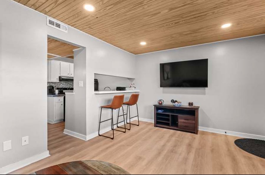 Furnished Finder property 556024_1 photo 3