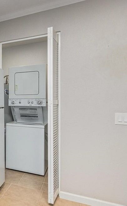 Laundry closet with Washer and Dryer