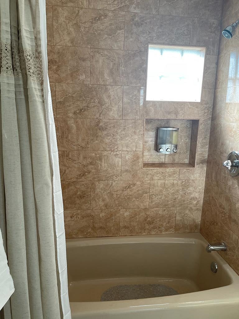 Furnished Finder property 556184_1 photo 16