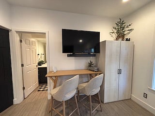This is another optional layout with your countertop high tabletop, if your day calls for it. Perfect for when you want a calm, tucked-away spot to focus, reflect, or simply enjoy a slower pace.