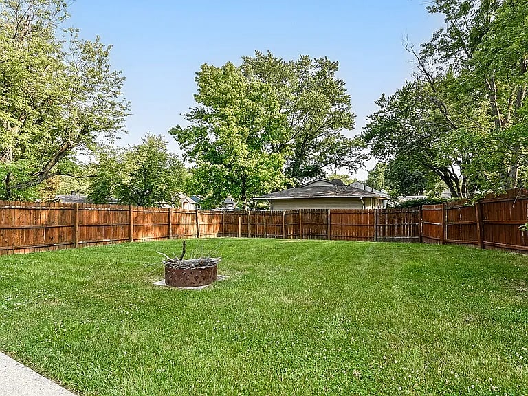 Furnished Finder property 556529_1 photo 16