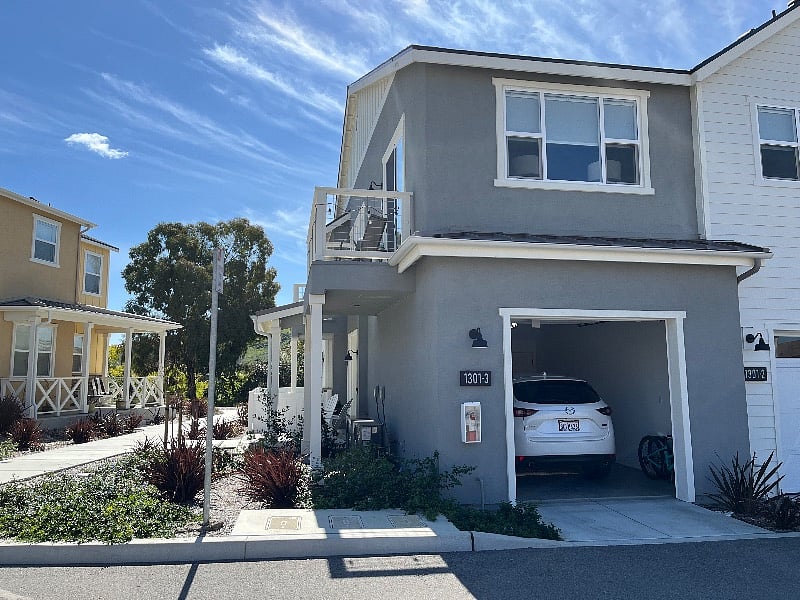 One car garage - plenty of parking immediatly in front.