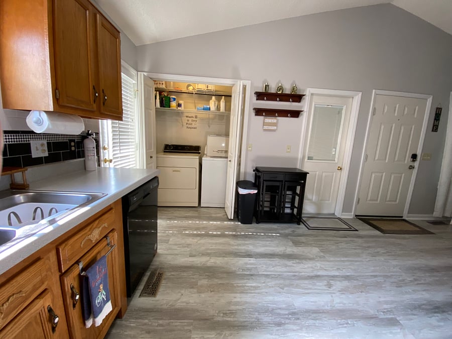 Furnished Finder property 556666_1 photo 12