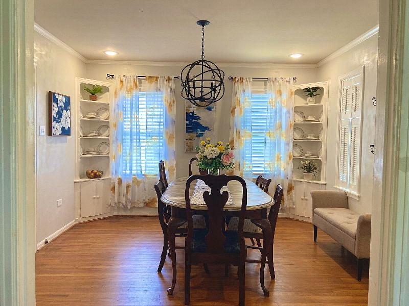 Dining room with seating for 6
