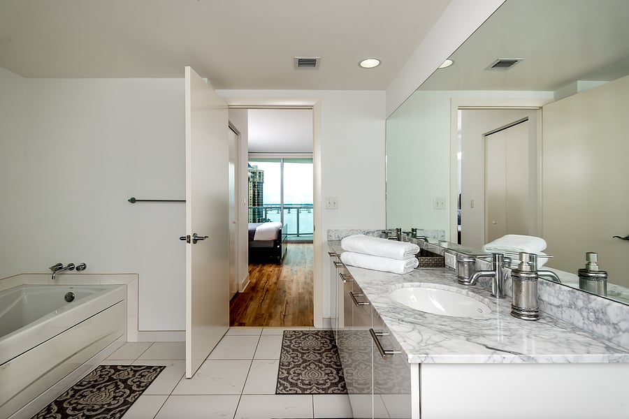 Master bed ensuite full bathroom