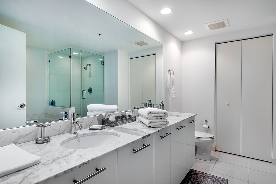 Ensuite full bathroom