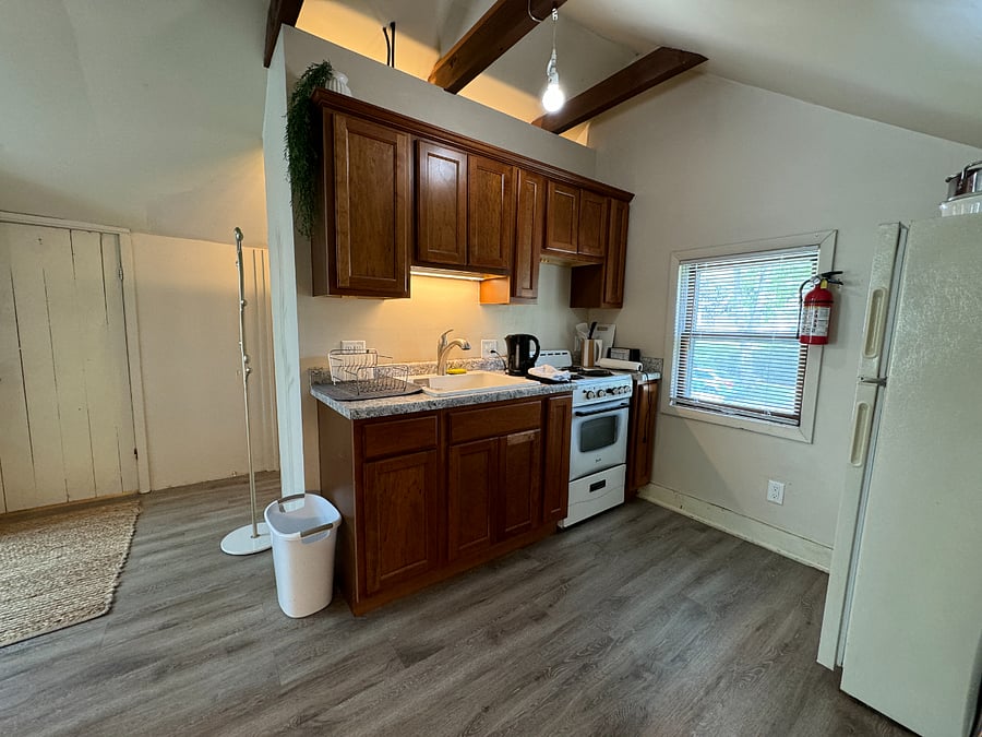 Furnished Finder property 556996_1 photo 9
