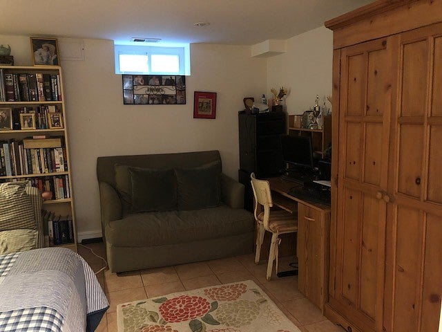 seating area, desk